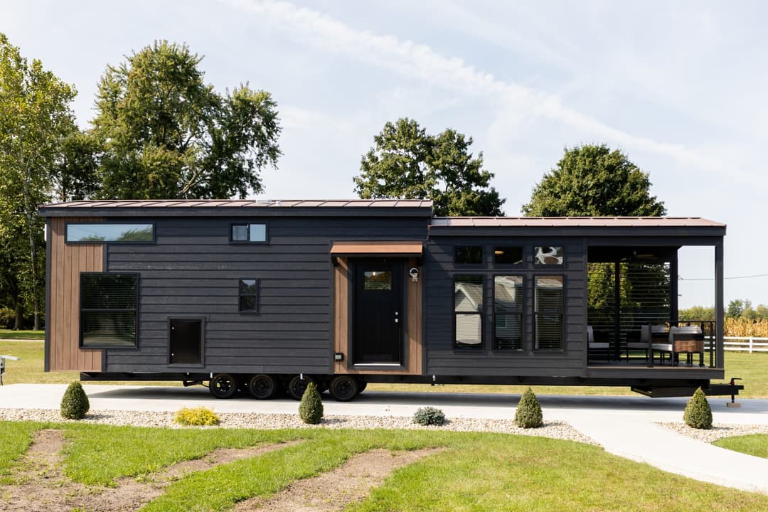 Eldorado 9051 elevation and exterior home features