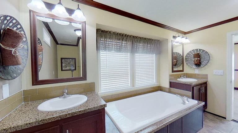 Piper 28644a bathroom home features