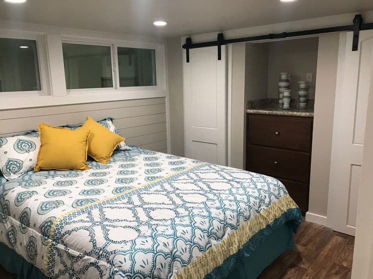 Tumbleweed bedroom home features