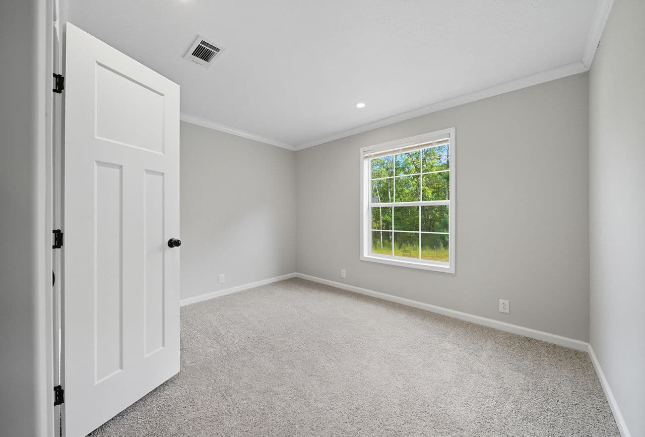 Valencia bedroom home features