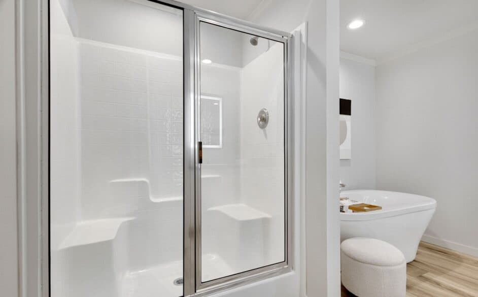 Hope r76e bathroom home features