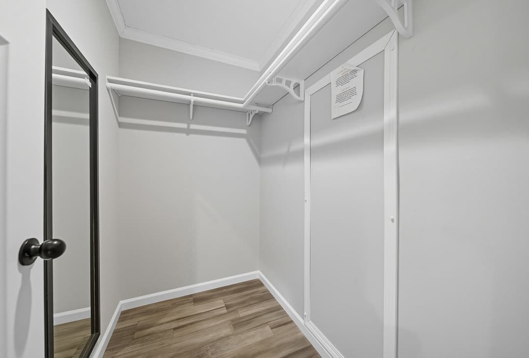 Valencia bedroom home features