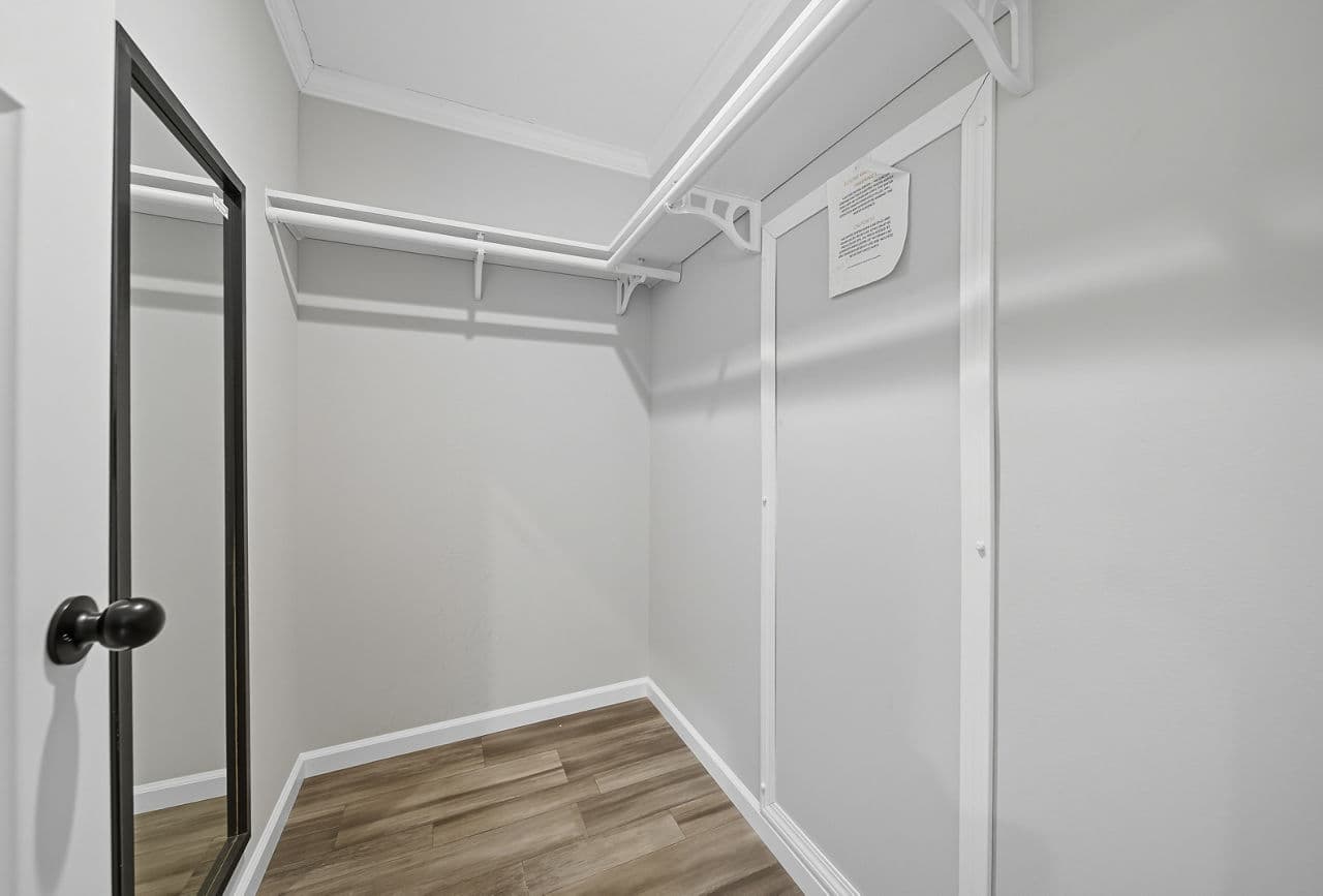 Valencia bedroom home features