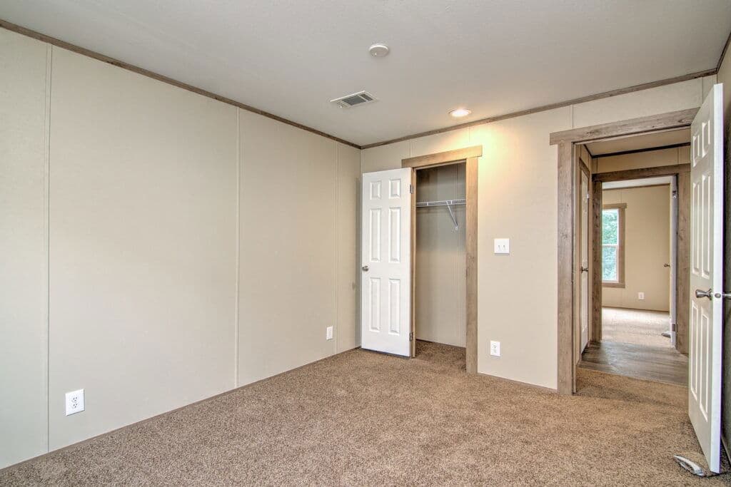 Vela 9456 bedroom home features