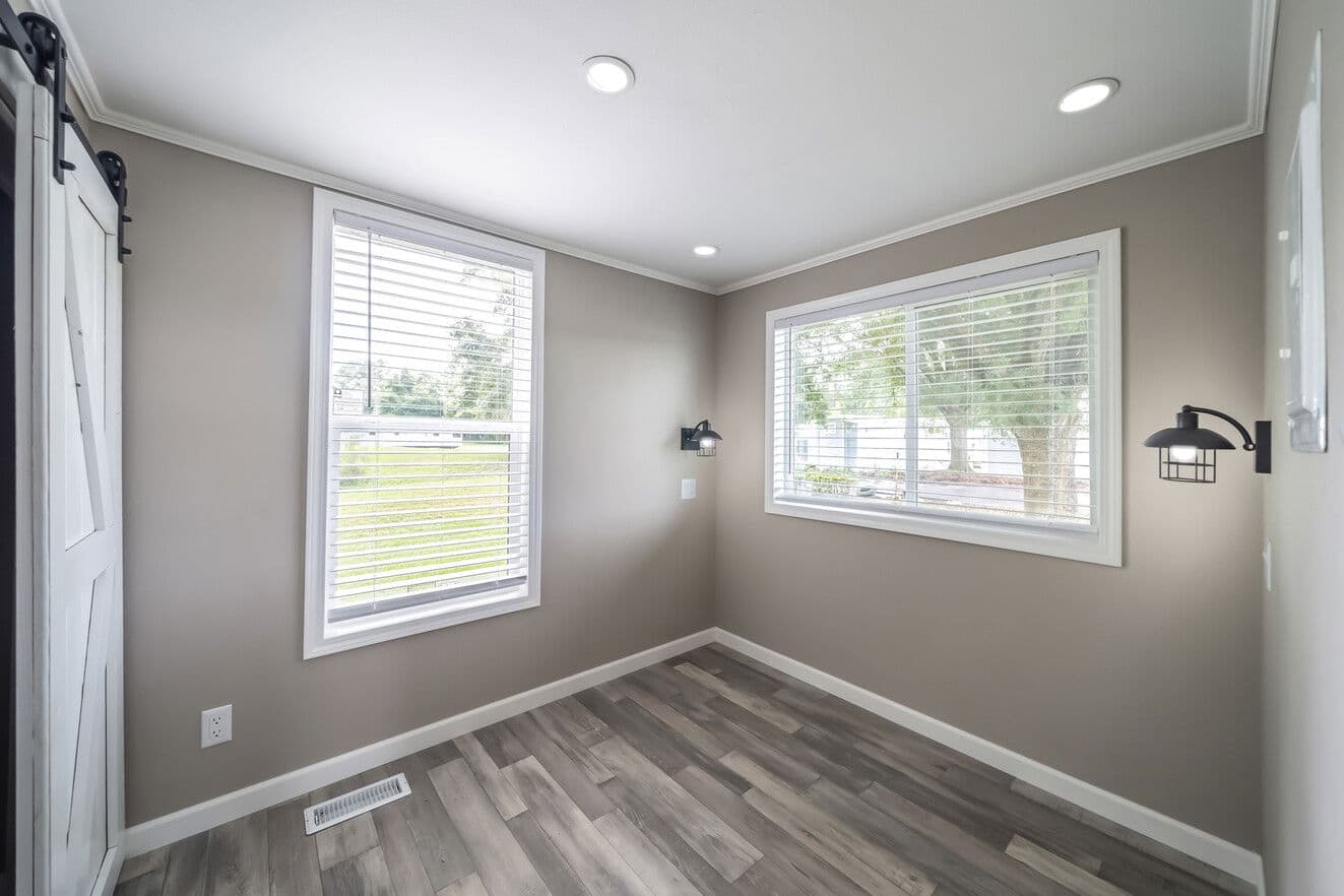 Eagle 11351g bedroom home features