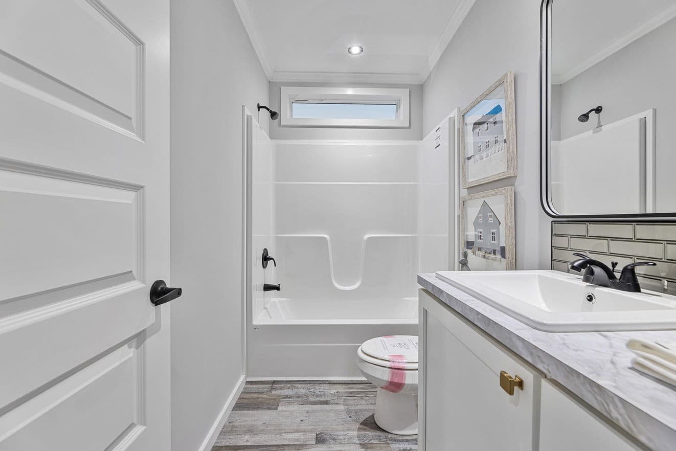 Davan 28683a bathroom home features