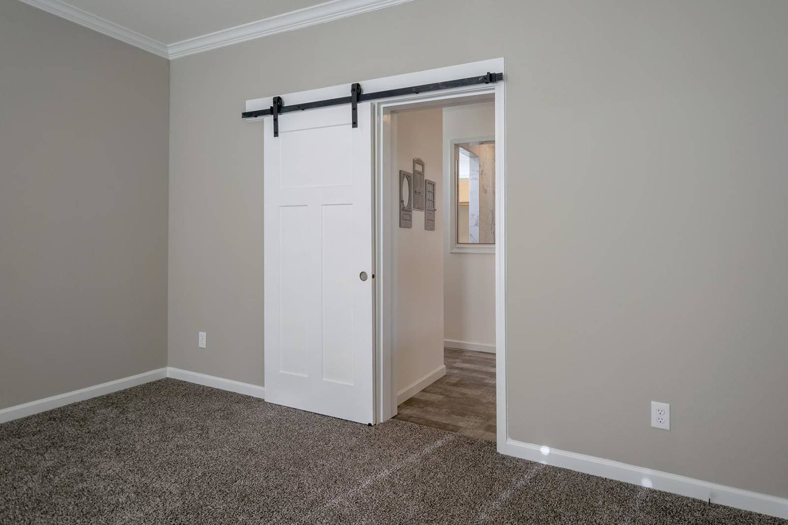 Innovation 3268c bedroom home features