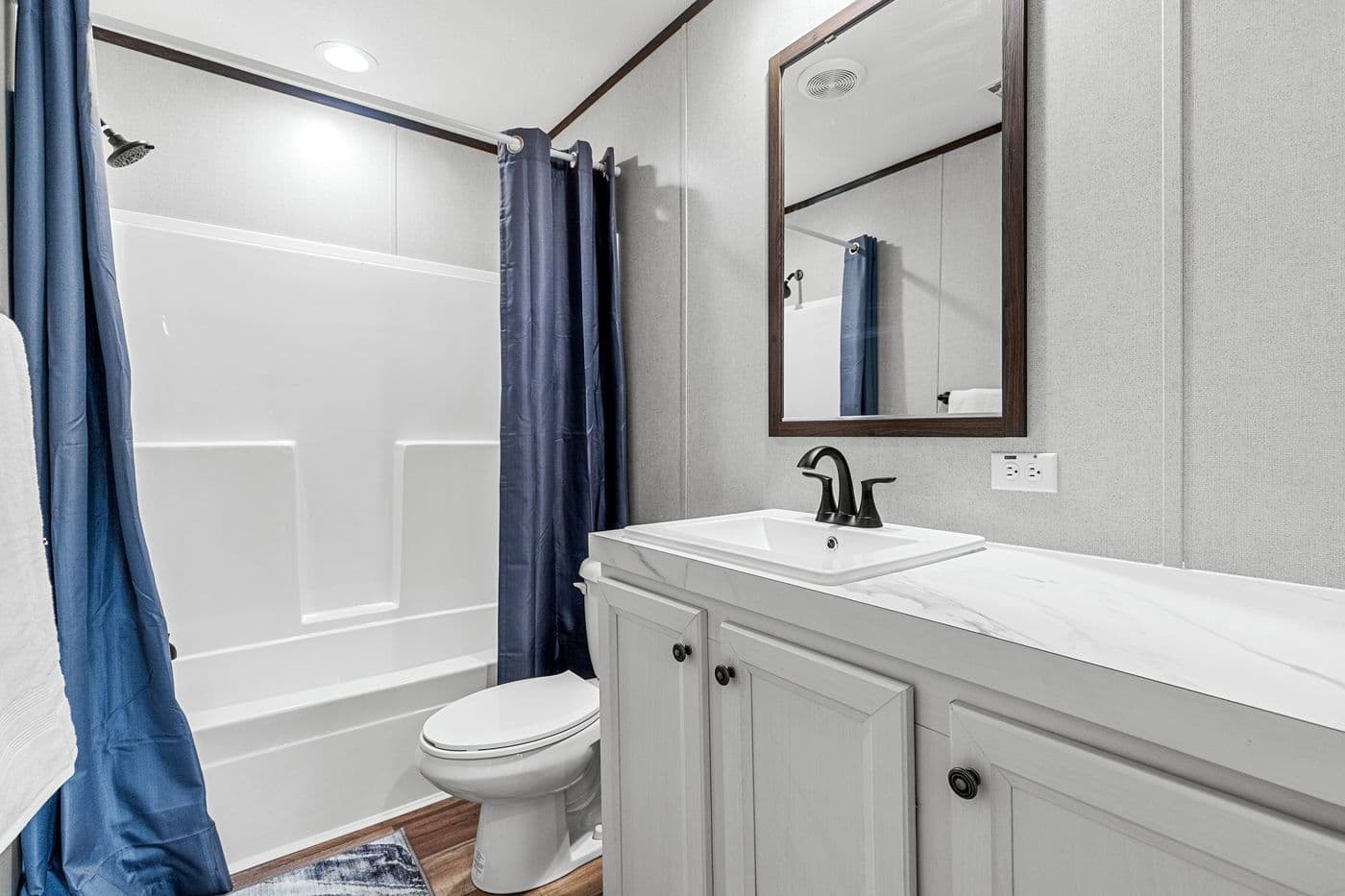 The anniversary 2.1 bathroom home features