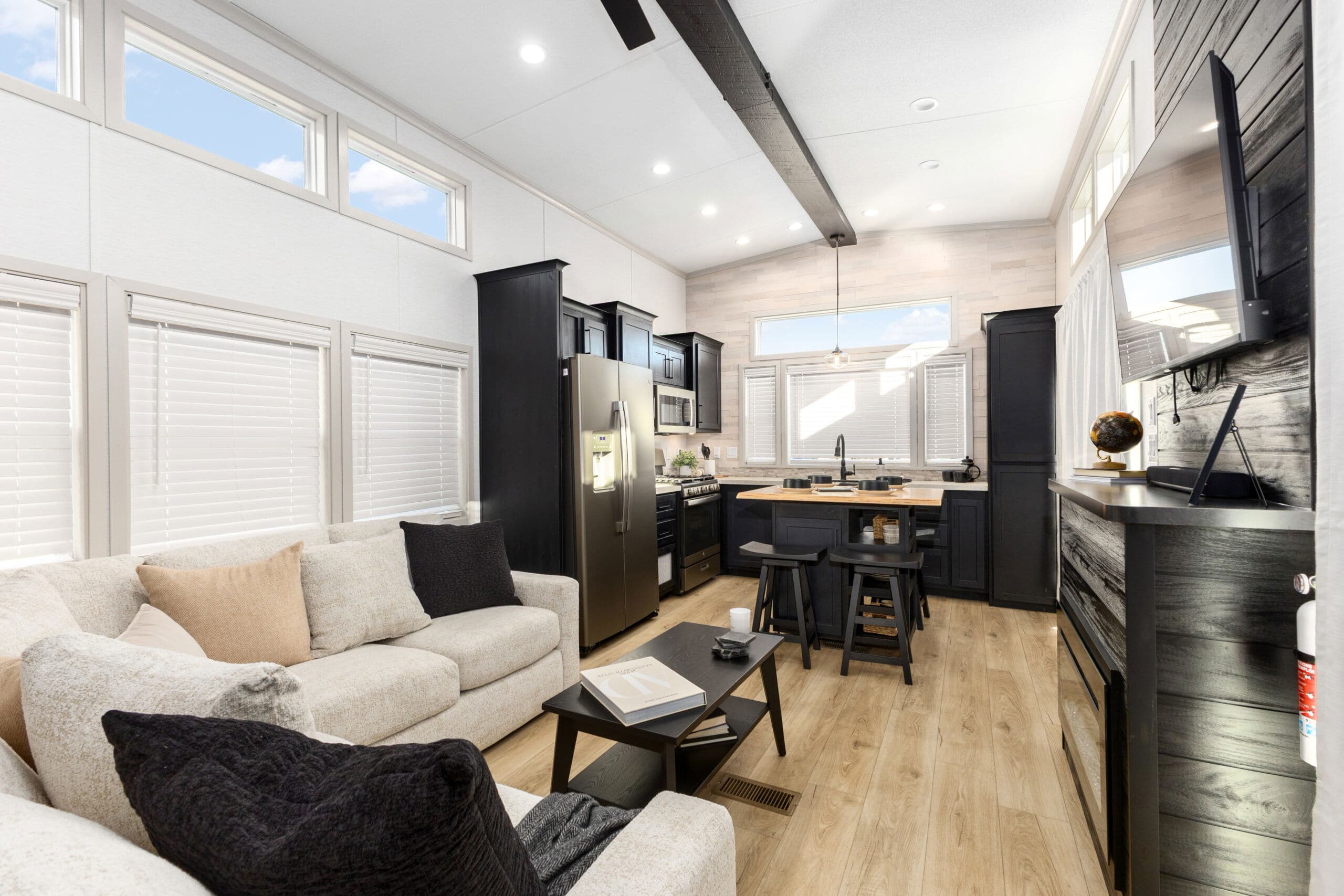 Island 6376 interior home features