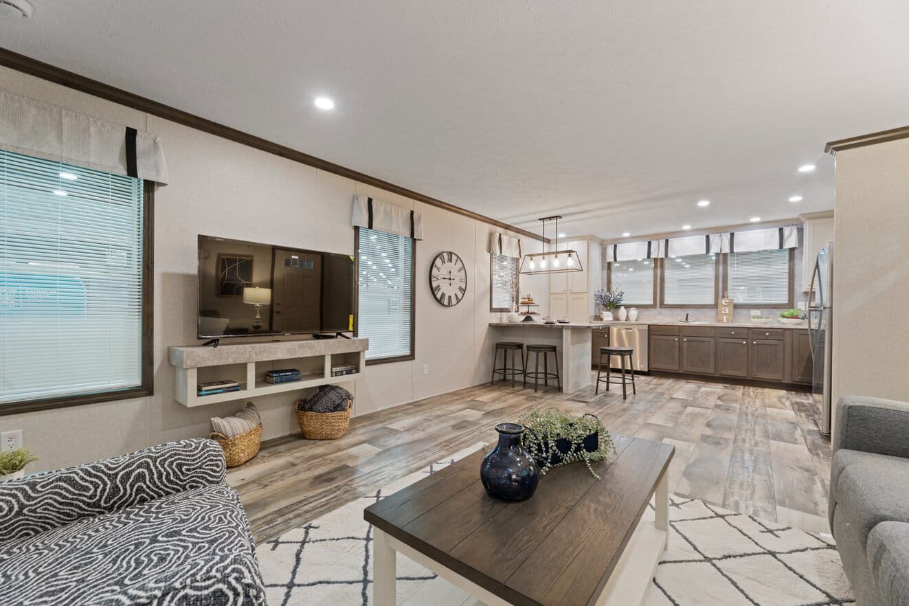 Eastman 24530 interior home features