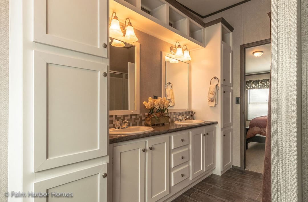 Arlington 30483a bathroom home features