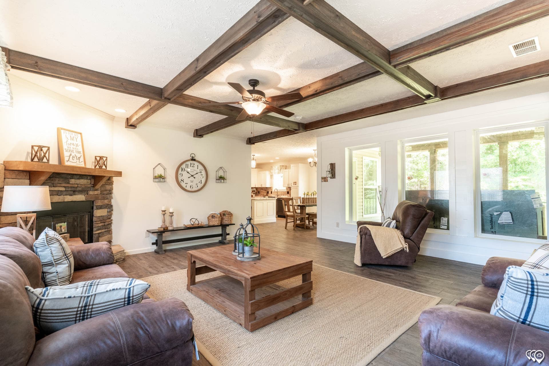 Aimon b 4br interior home features