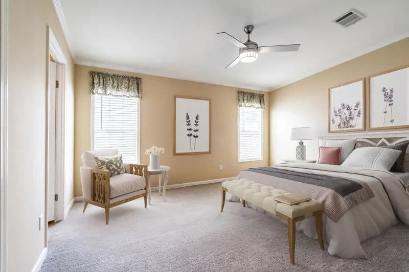 Ronton bedroom home features