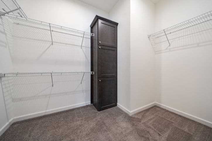 Max supreme 2 28683c interior home features