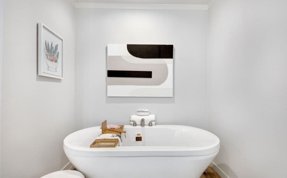 Hope r76e bathroom home features