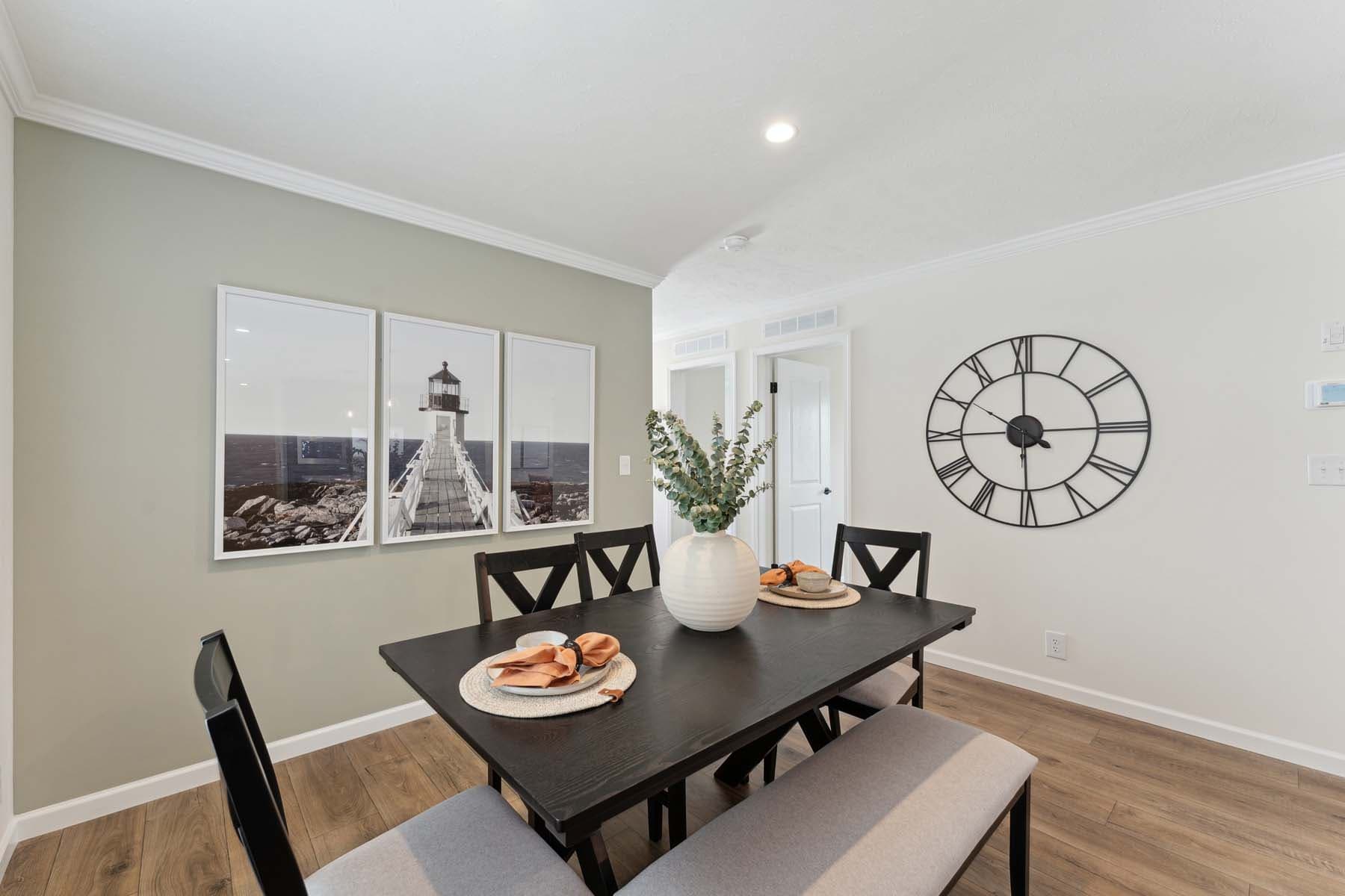 Sunlight 1493 interior home features