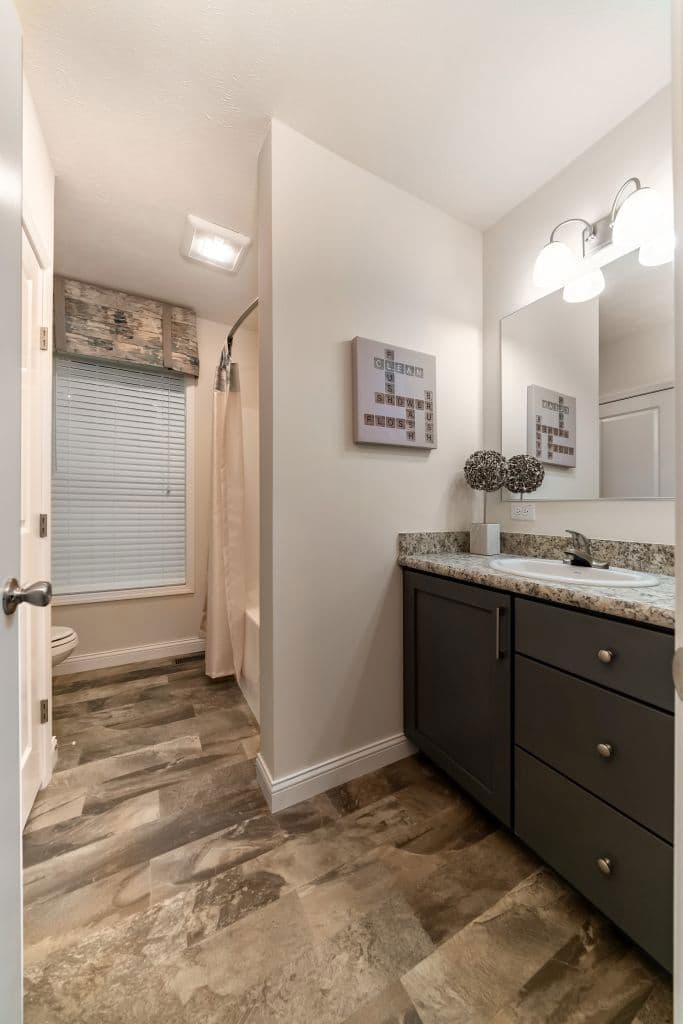 Signature 1 bathroom home features