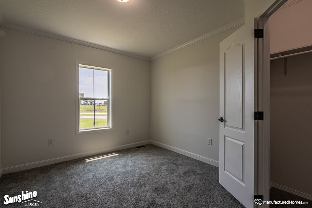 Pri3280-2049 bedroom home features