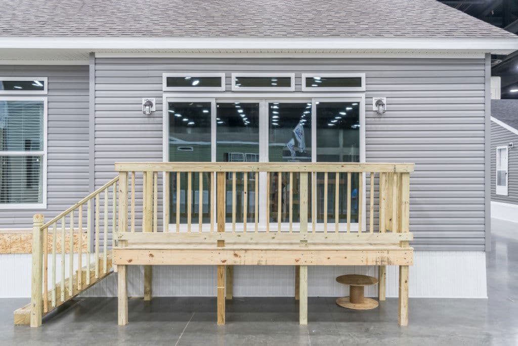 Ultra 6 exterior home features