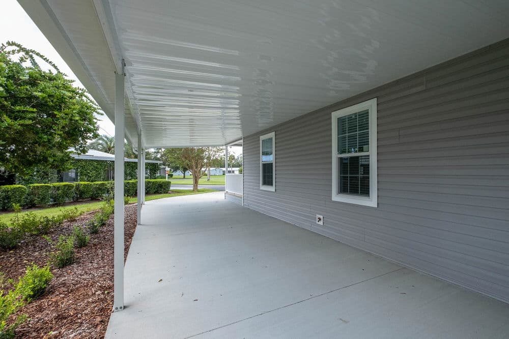 Everglade exterior home features