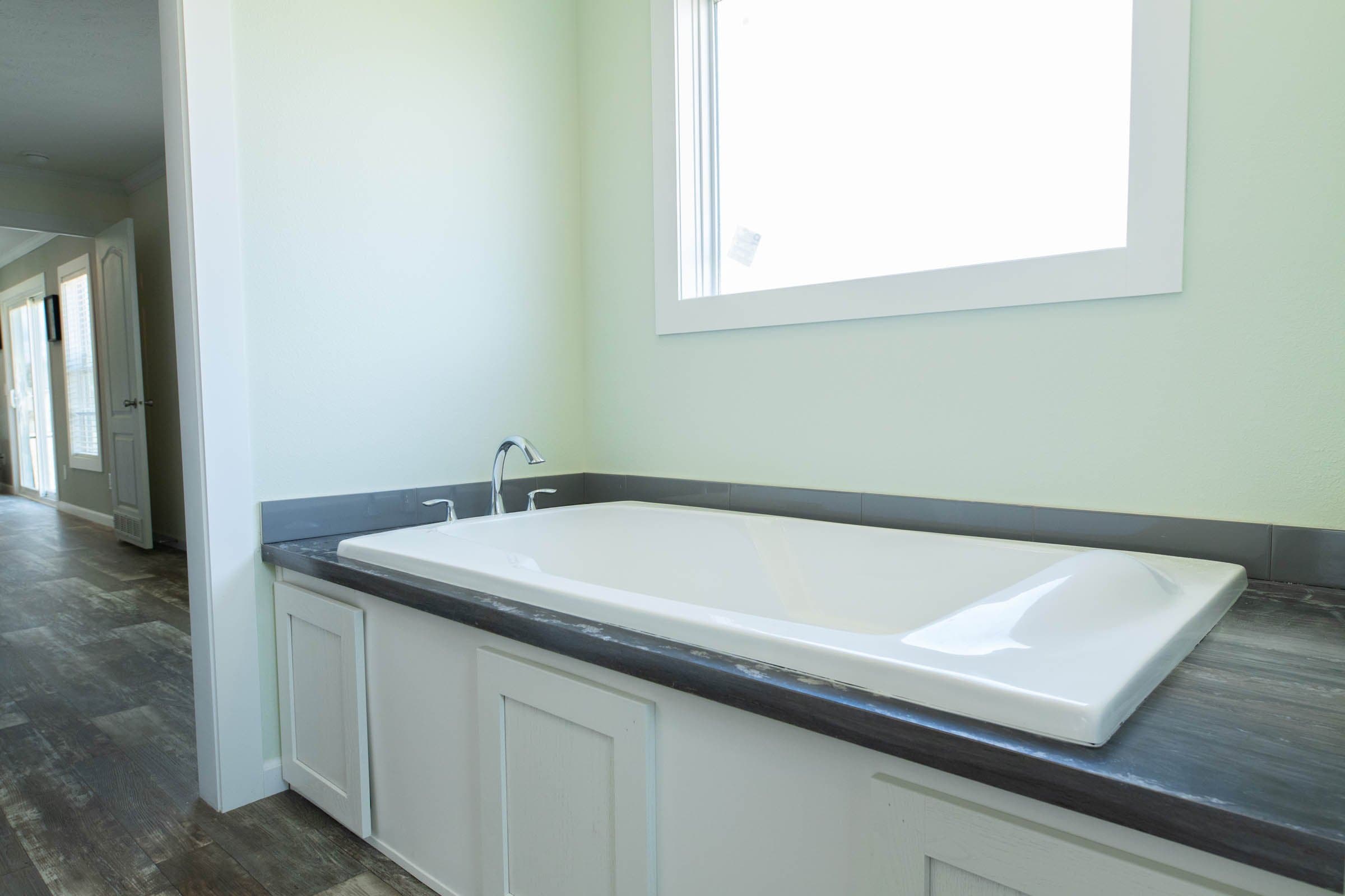 Lynn bathroom home features