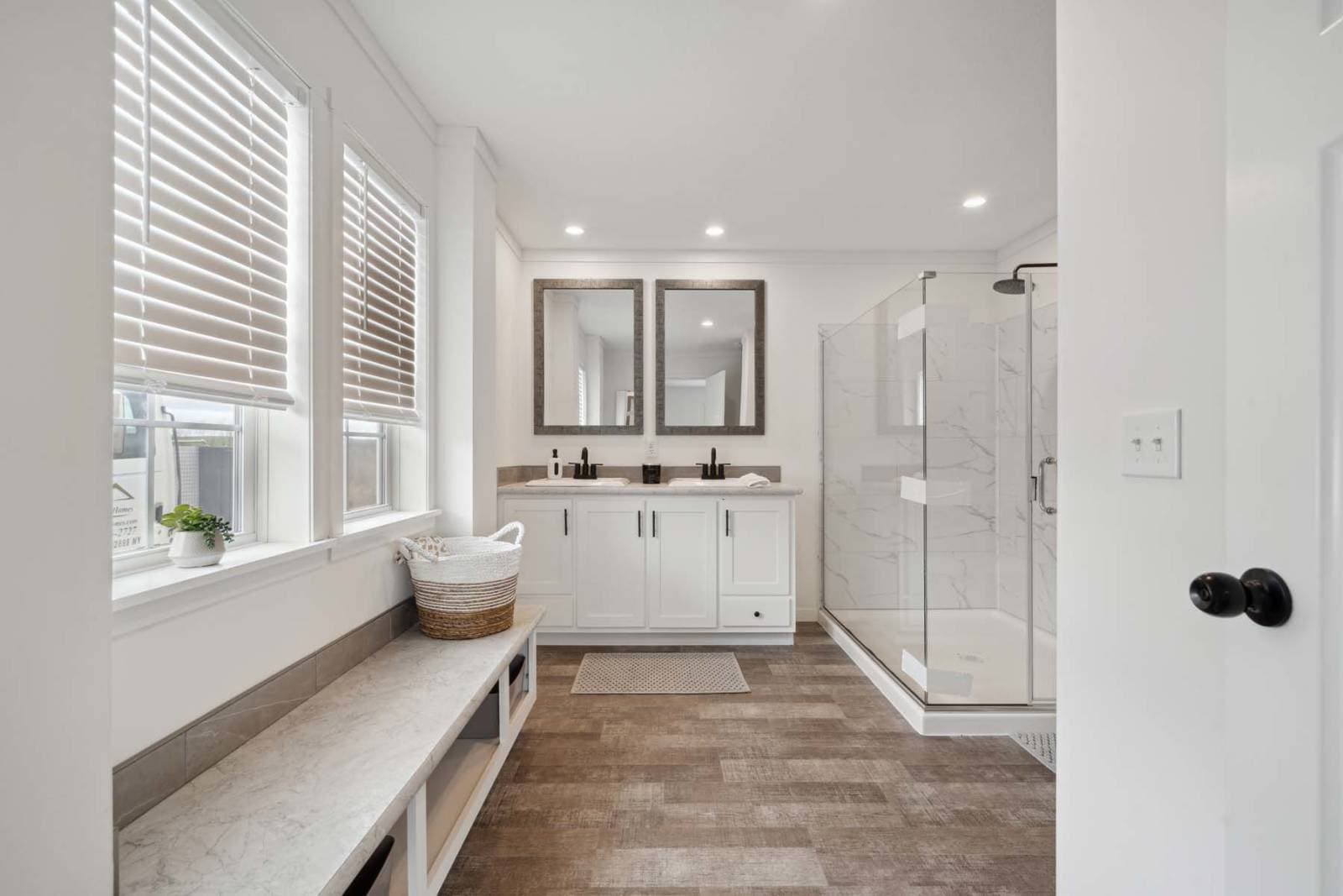 Pursuit bathroom home features