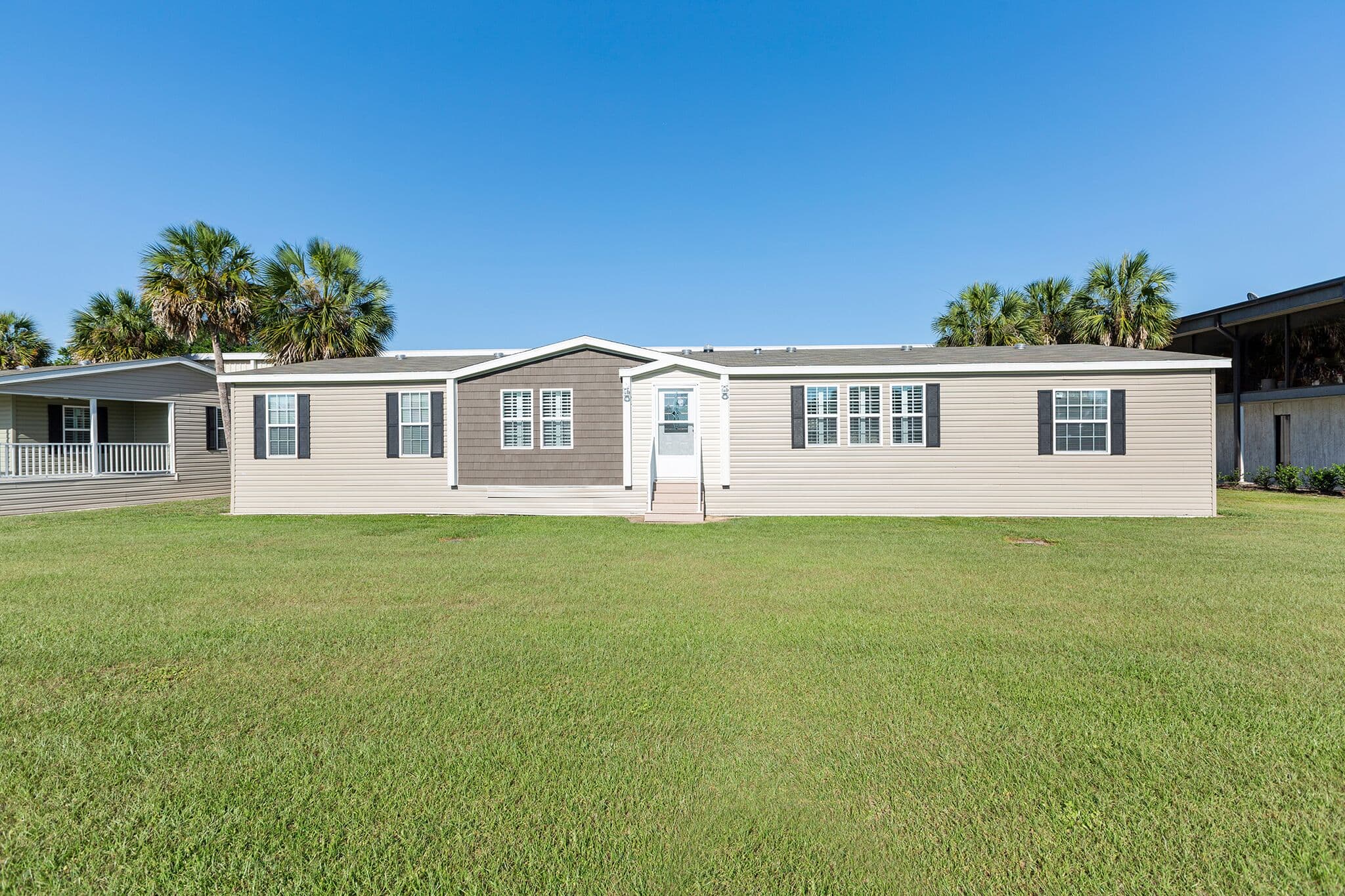 Adrian 3272 exterior home features