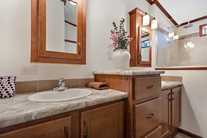 Lexington a243 bathroom home features