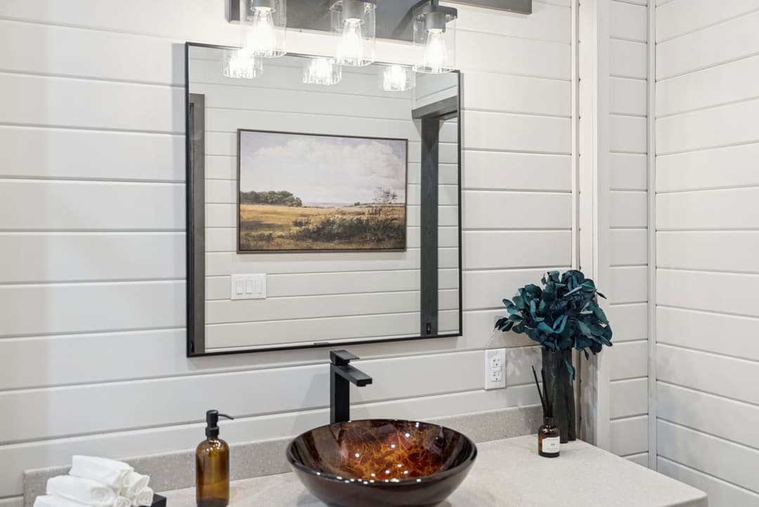 Cottonwood 14361h bathroom home features