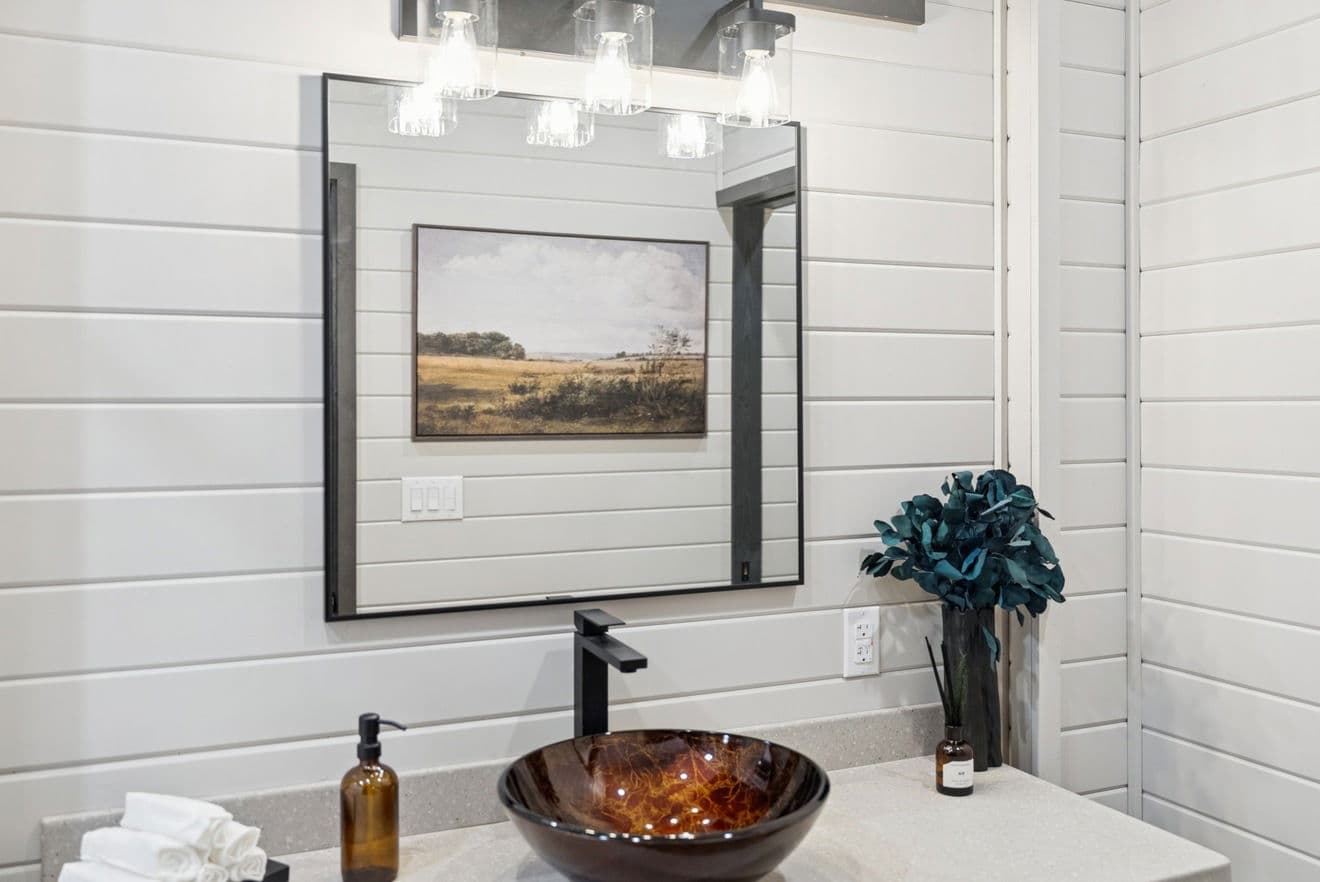 Cottonwood 14361h bathroom home features