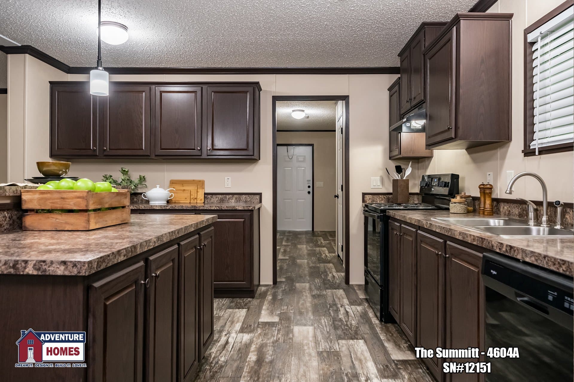 Summitt | 4604a kitchen home features