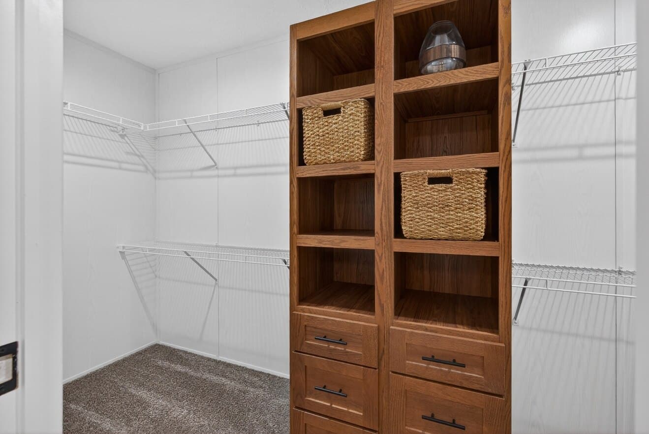 Ignition 32704e interior home features