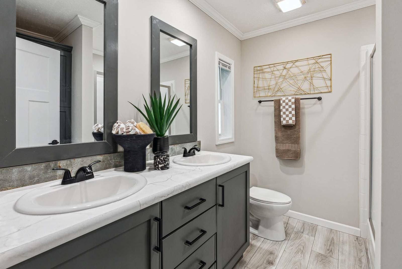 Bay springs c804 bathroom home features