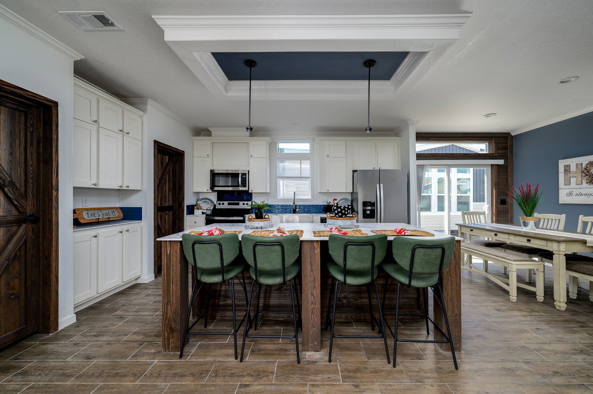 Daphne kitchen home features