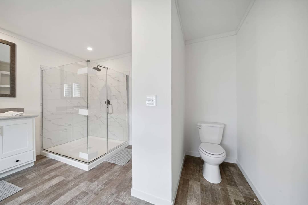 Pursuit bathroom home features