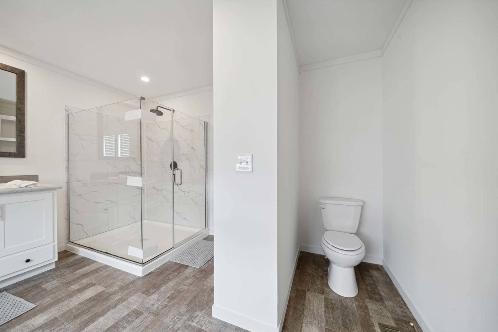 Pursuit bathroom home features