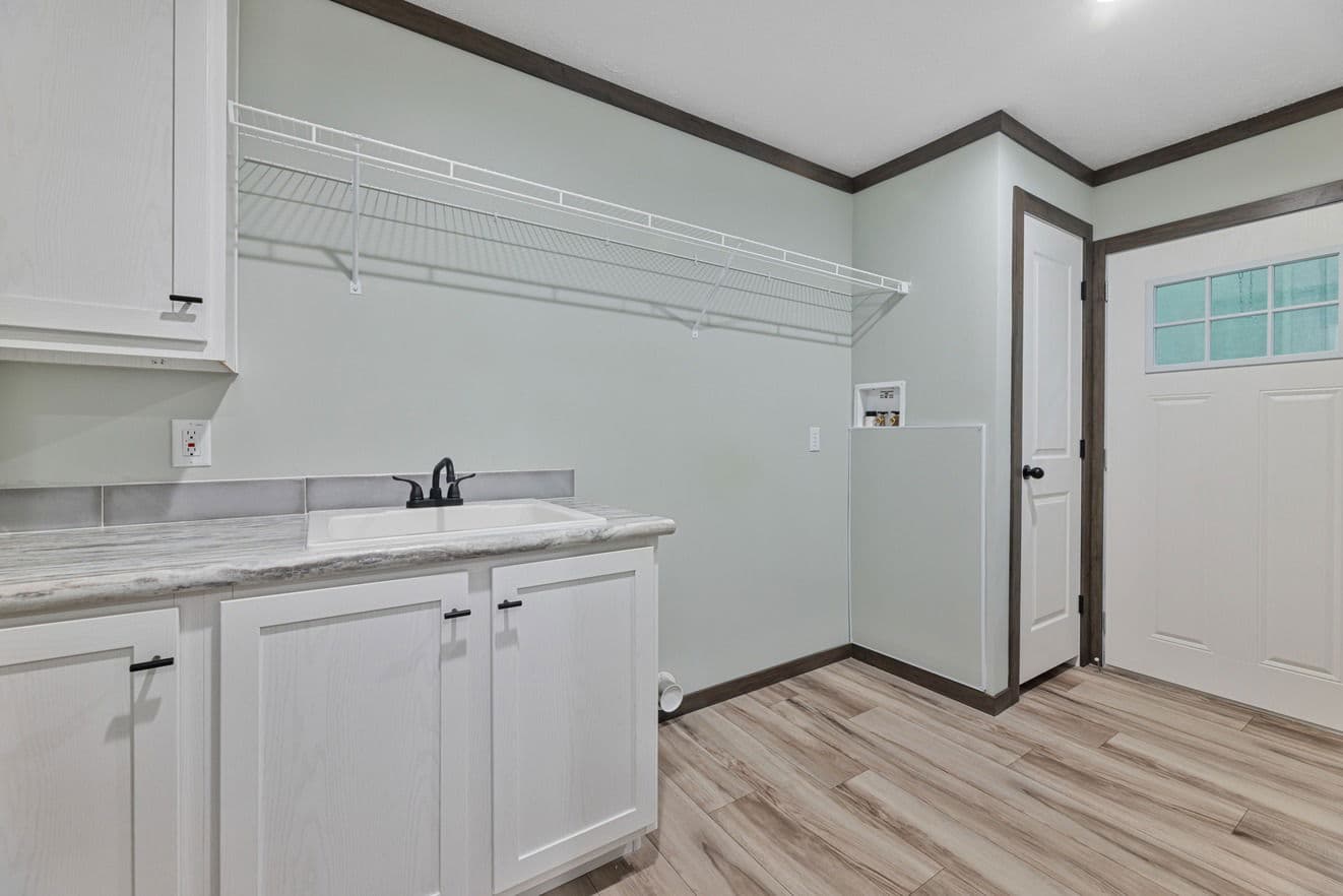 Hemos 28524b interior home features