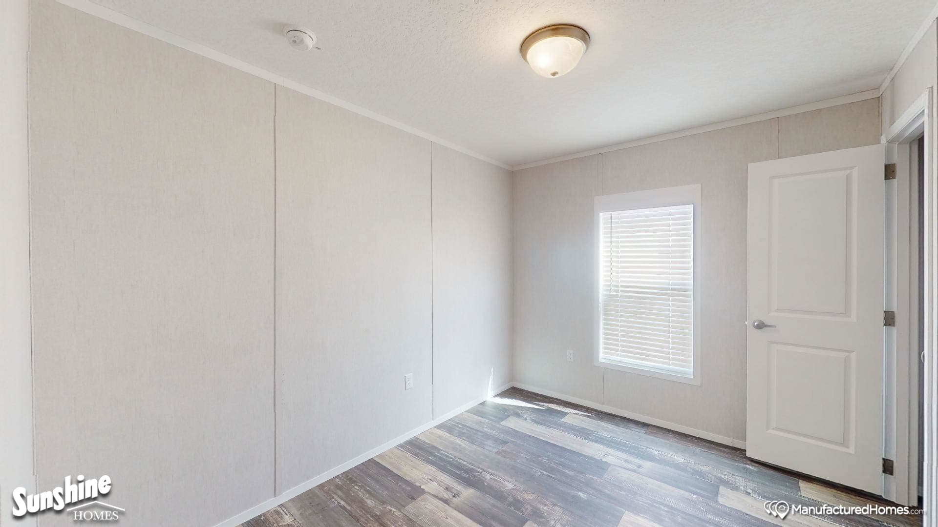 Arc1680-7003 bedroom home features