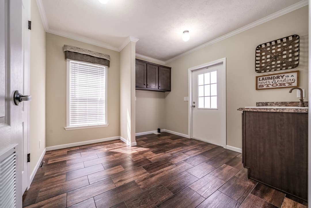 Kb-3244 interior home features