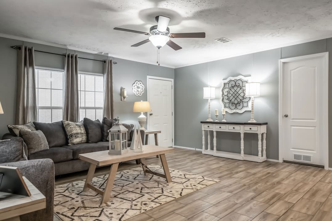 Md-50 interior home features