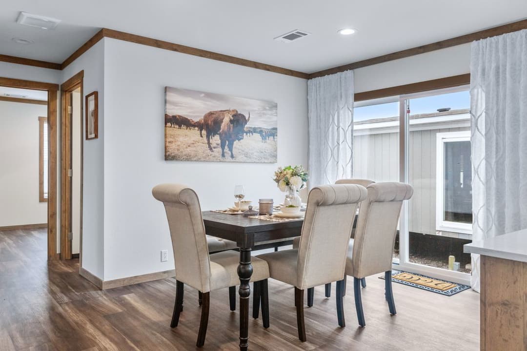 Lizzie elite interior home features