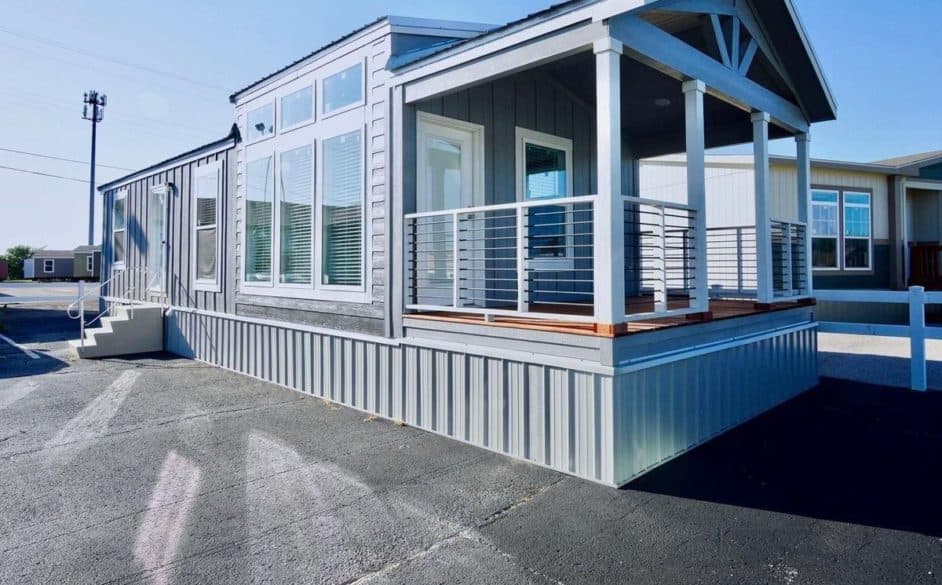 Starling d44ep8 elevation and exterior home features