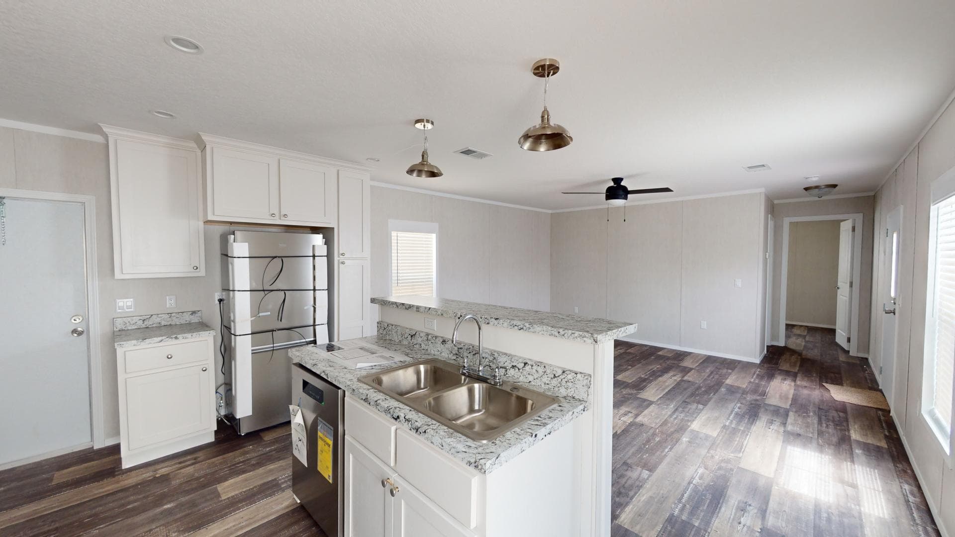 Arc1664-7005 kitchen home features