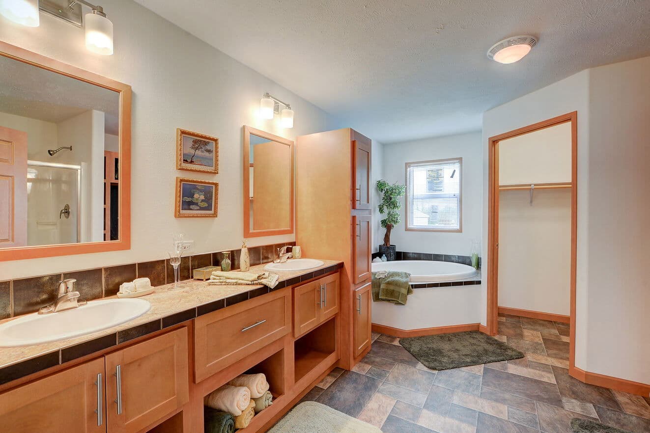 The danbury 184001 bathroom home features