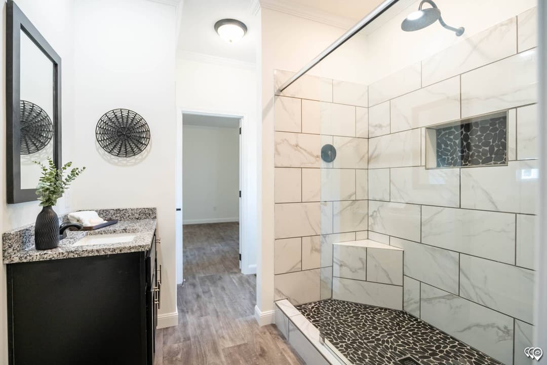 Pri1680-1031 bathroom home features