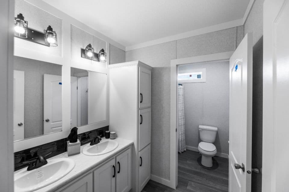 Apex 32763x bathroom home features