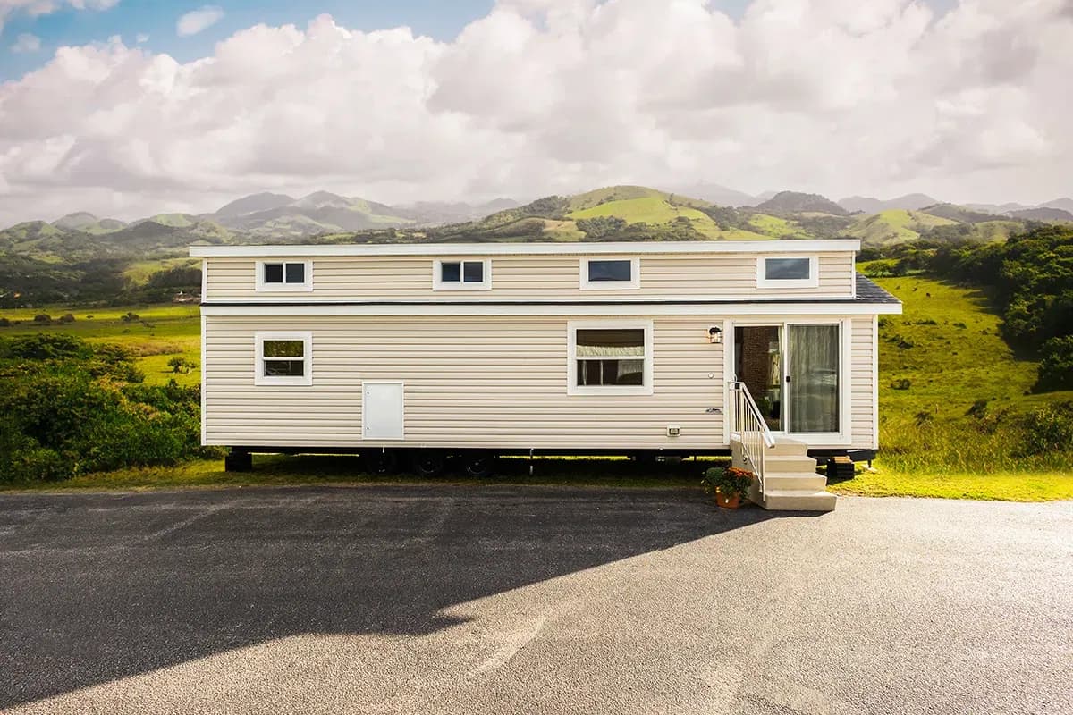 Lakeside 8043k elevation and exterior home features