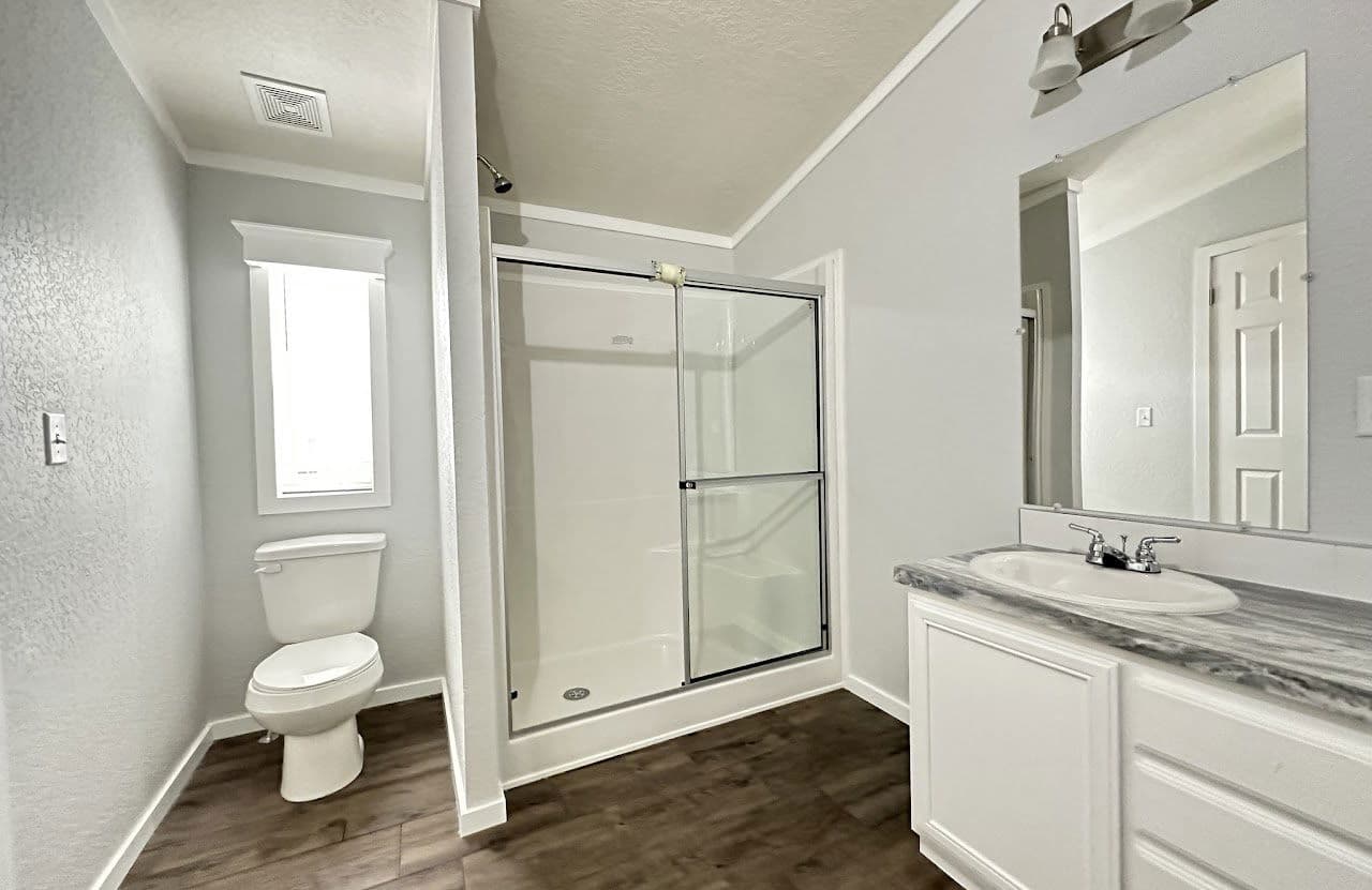 Emerald 16763b bathroom home features