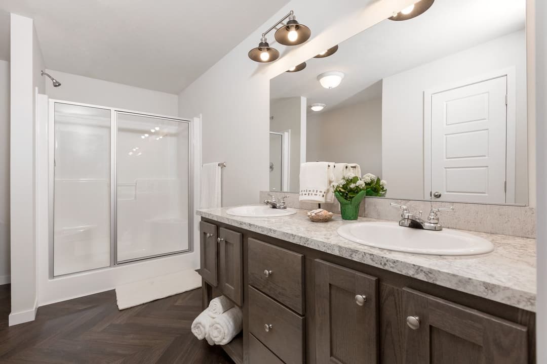 Center st bathroom home features