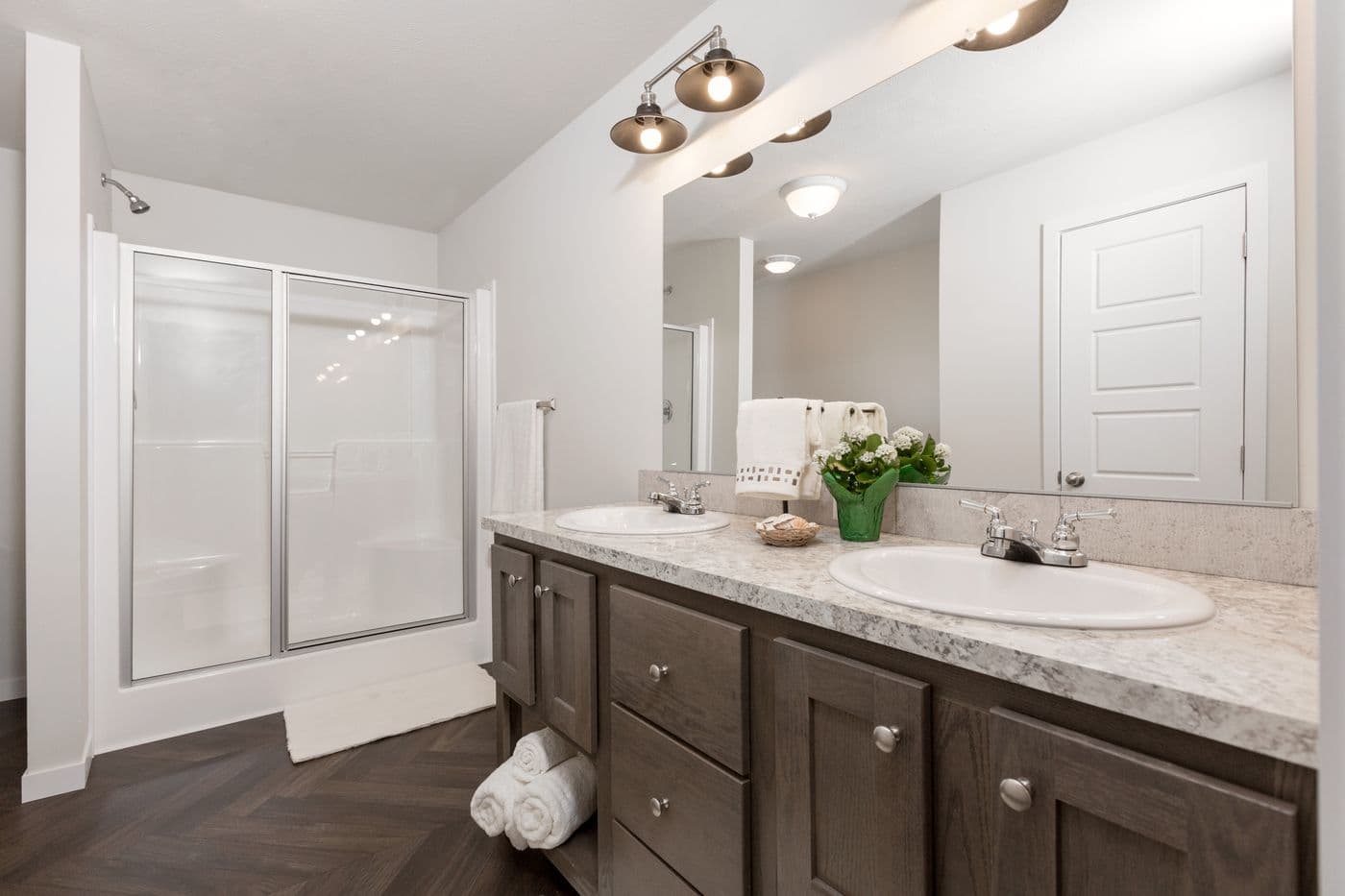 Center st bathroom home features